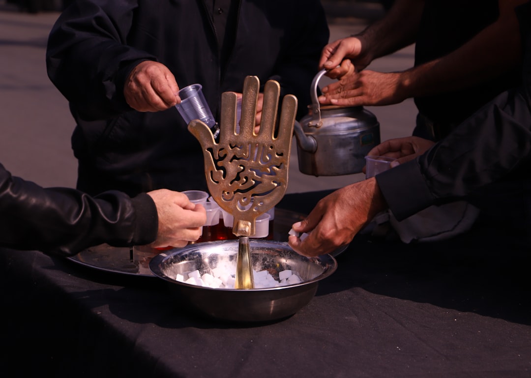 Photo Magician performing
